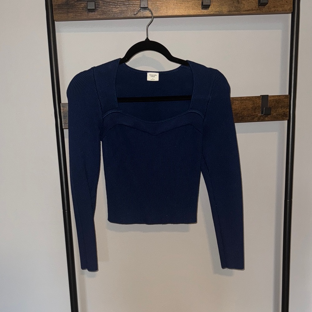 Abercrombie & Fitch Ribbed Sweetheart Neckline Sweater Top - Size Small